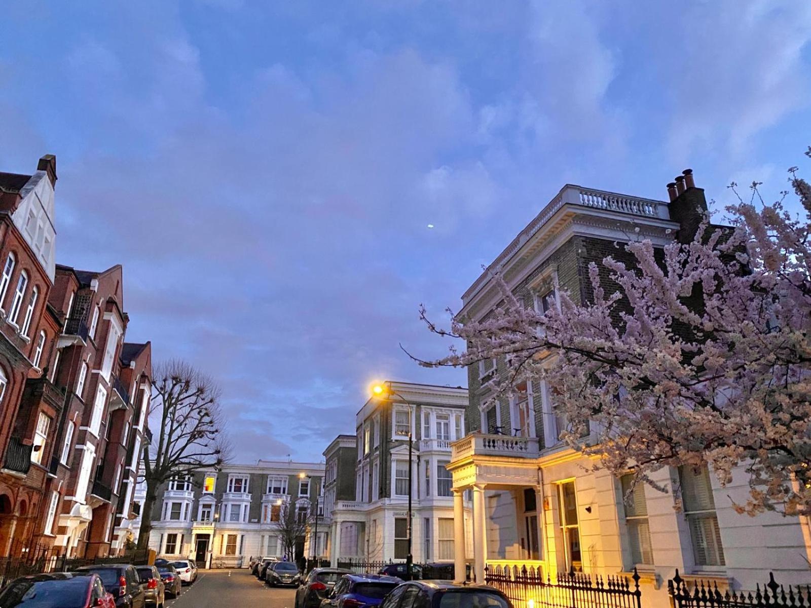 Appartamento Modern Flat & Balcony In Historic West Kensington Londra Esterno foto