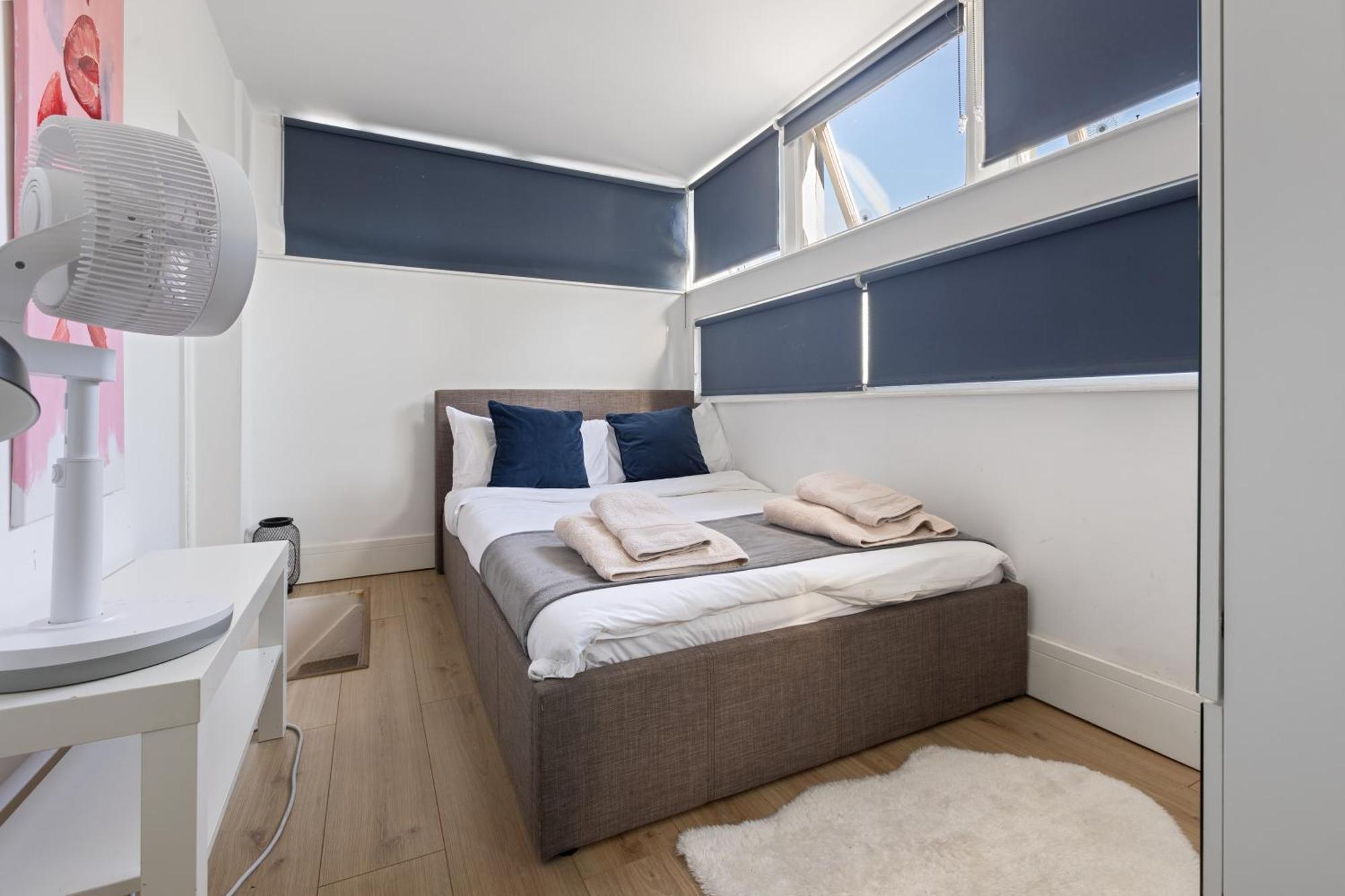 Appartamento Modern Flat & Balcony In Historic West Kensington Londra Esterno foto
