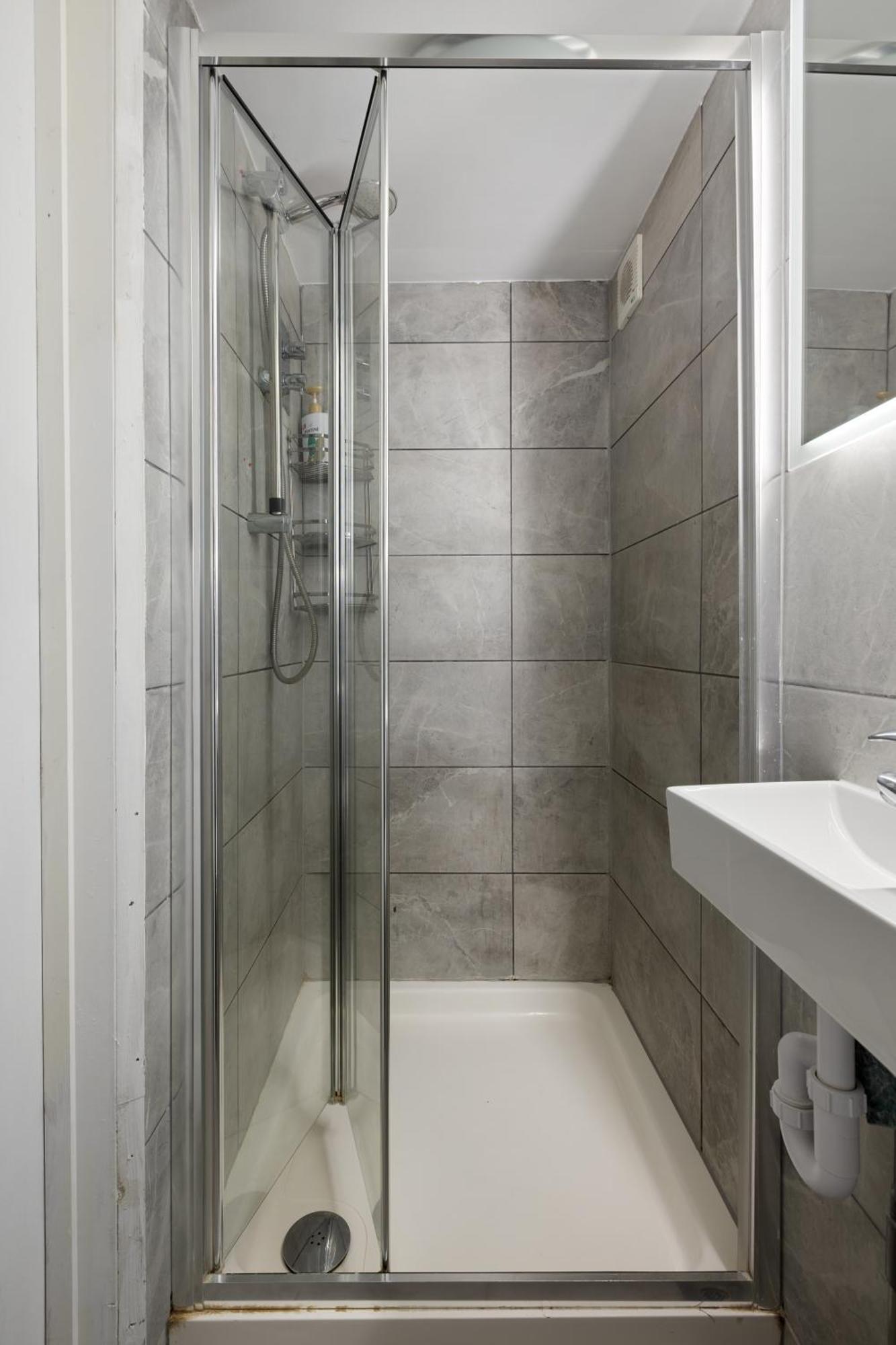 Appartamento Modern Flat & Balcony In Historic West Kensington Londra Esterno foto