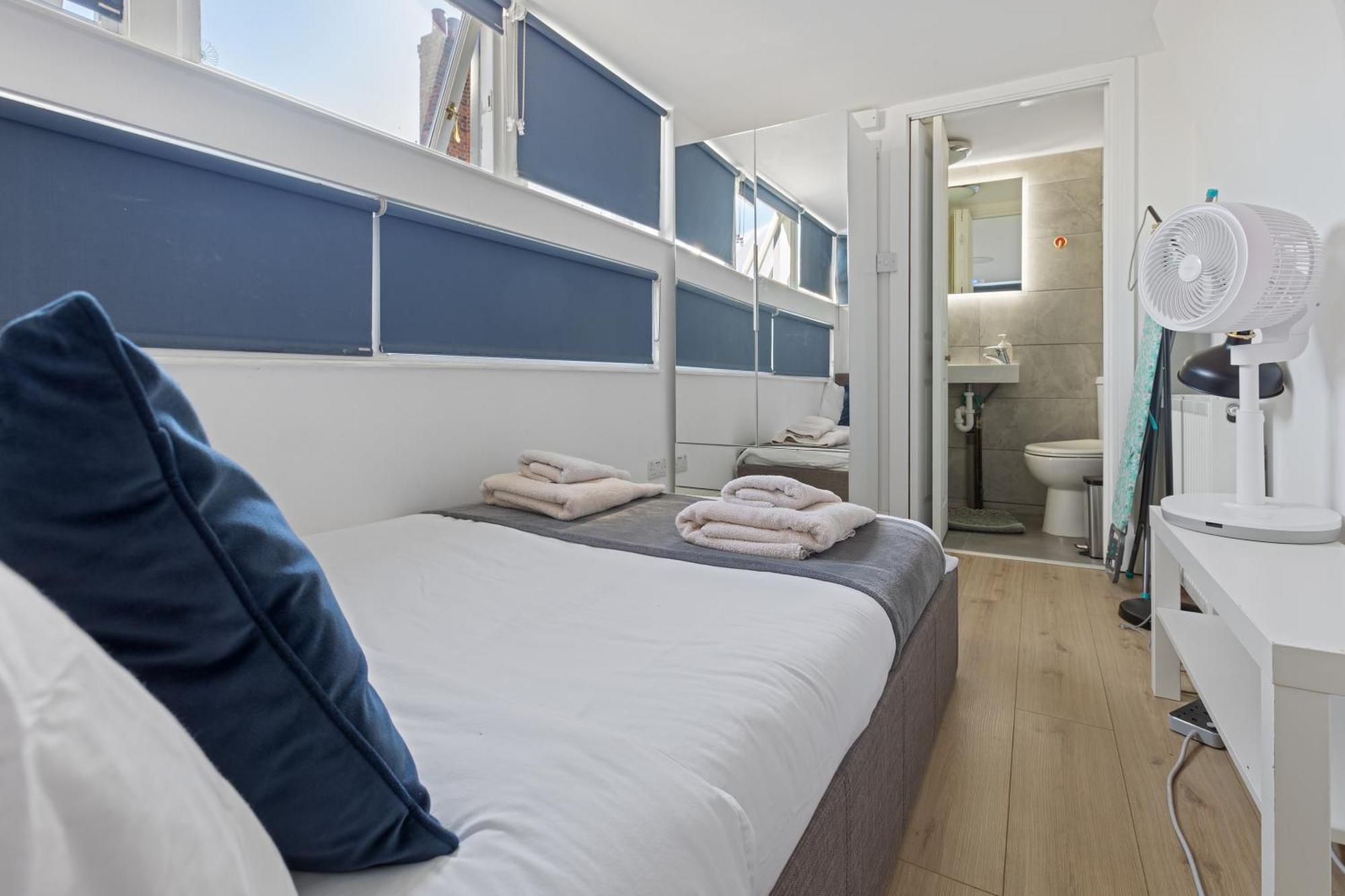 Appartamento Modern Flat & Balcony In Historic West Kensington Londra Esterno foto