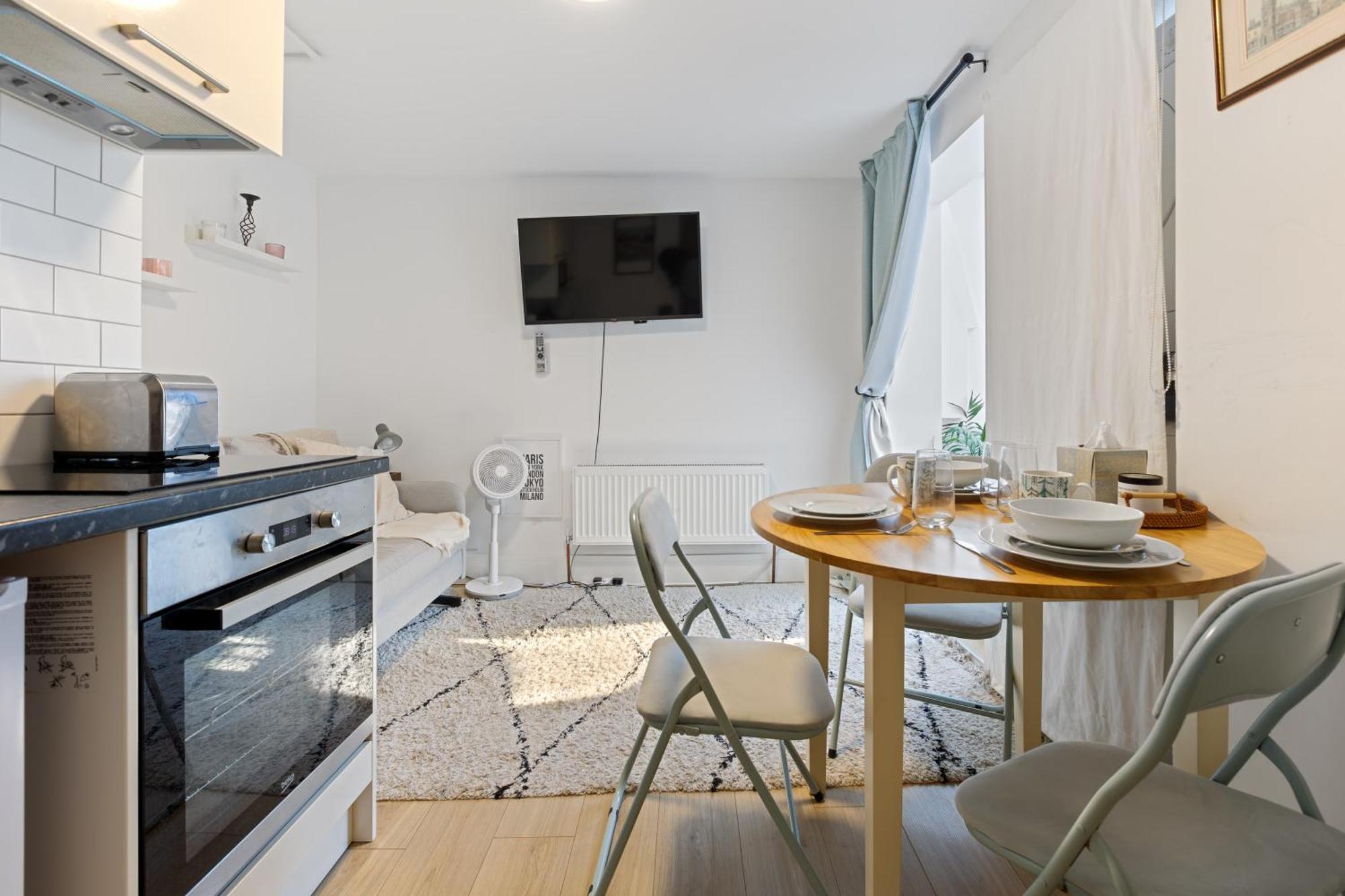 Appartamento Modern Flat & Balcony In Historic West Kensington Londra Esterno foto